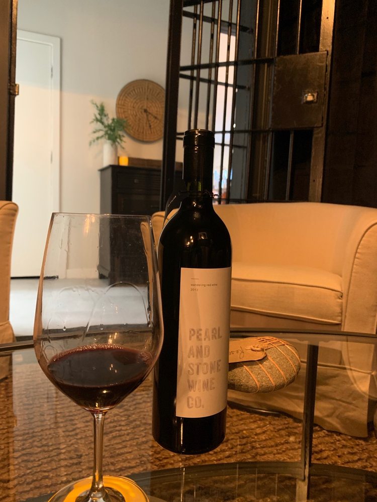 Pearl And Stone Wine Logo